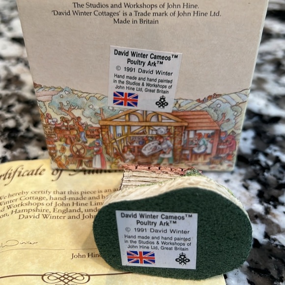 David Winter Cottages Cameos Poultry Ark - Picture 6 of 6